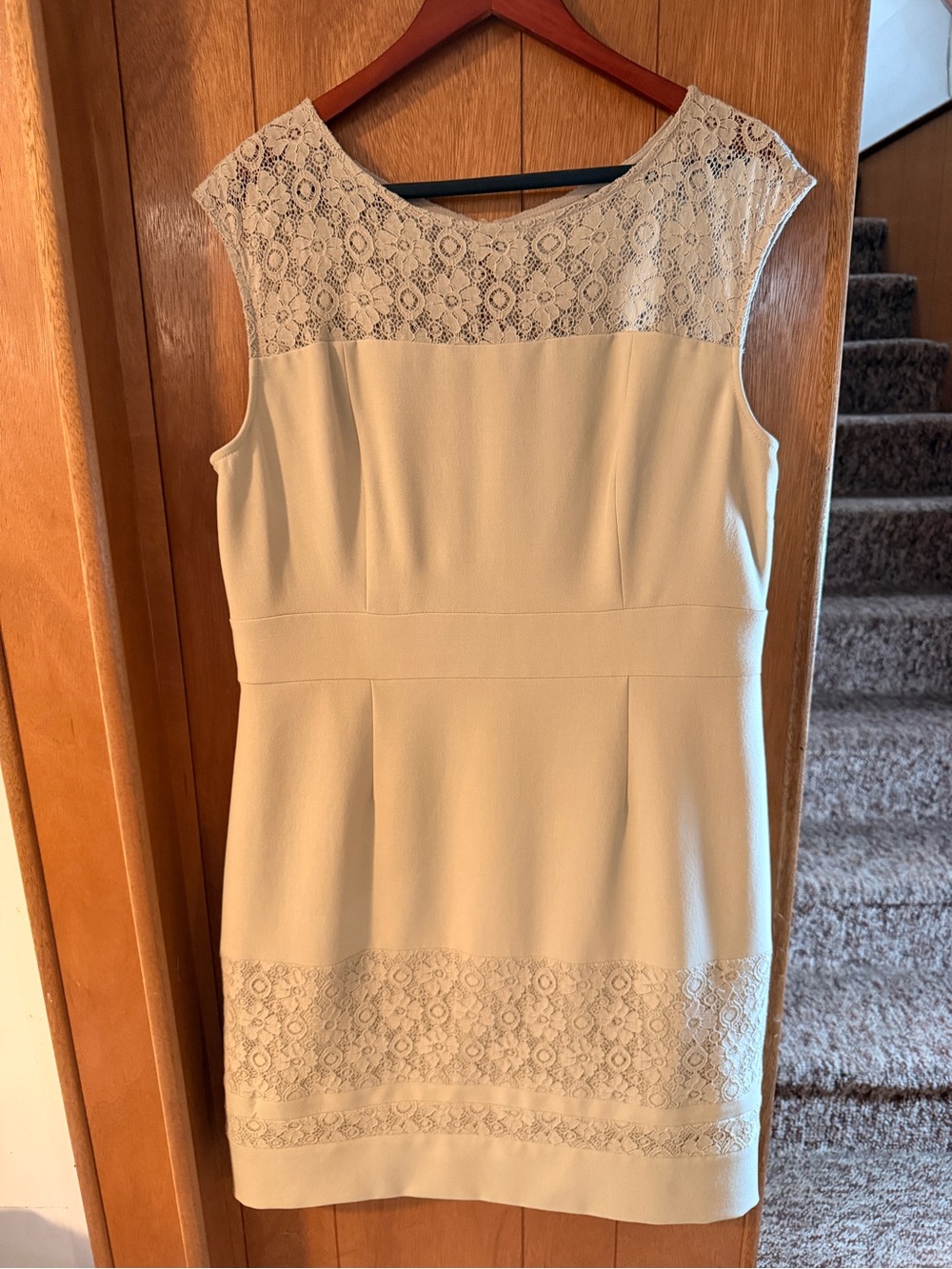 Sandra Darren Cream Lace-Trim Sleeveless Sheath Dress